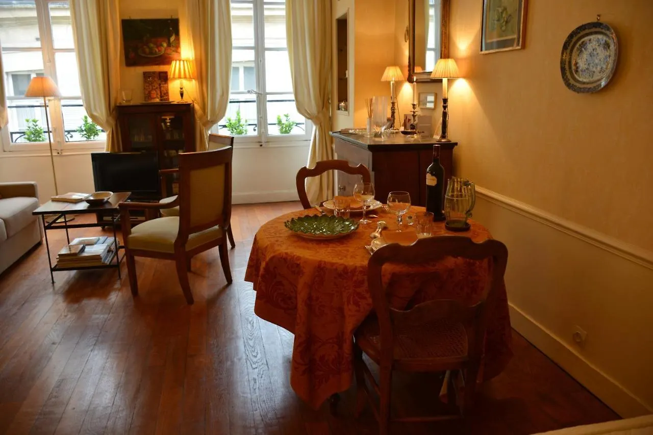 Rue Du Bac - St Germain Париж